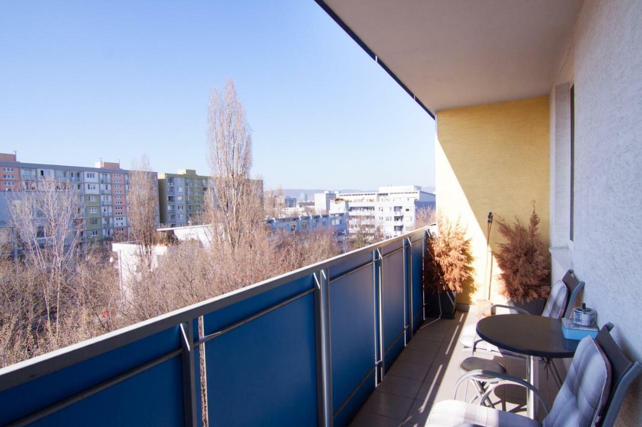 After Six Apartment Bratislava Eksteriør bilde